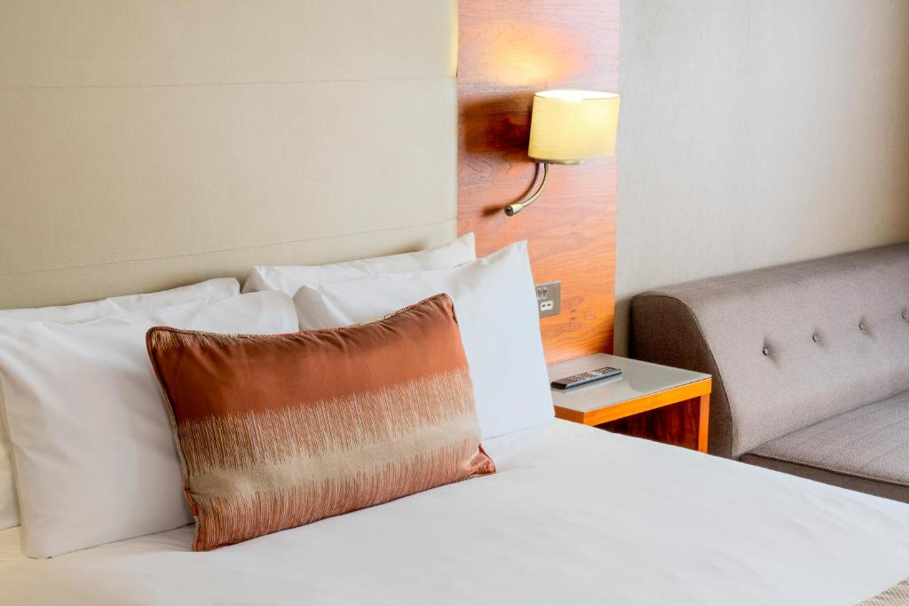 Crowne Plaza London - Docklands, an IHG Hotel - Standard Double Room With Single Sofa Bed