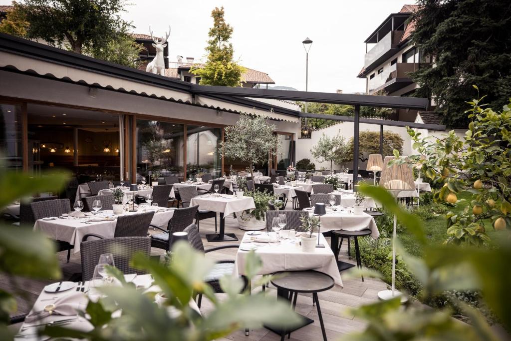 Reštaurácia alebo iné gastronomické zariadenie v ubytovaní Boutique Hotel Zum Rosenbaum