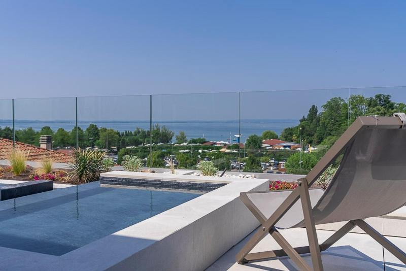 Bazén v ubytovaní Palazzo della Scala Spa Hotel Suites & Apartments alebo v jeho blízkosti