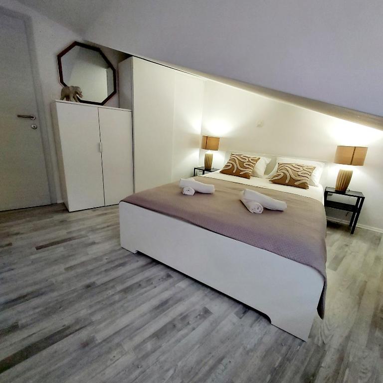 Posteľ alebo postele v izbe v ubytovaní Luxury Garden Penthouse *MK*