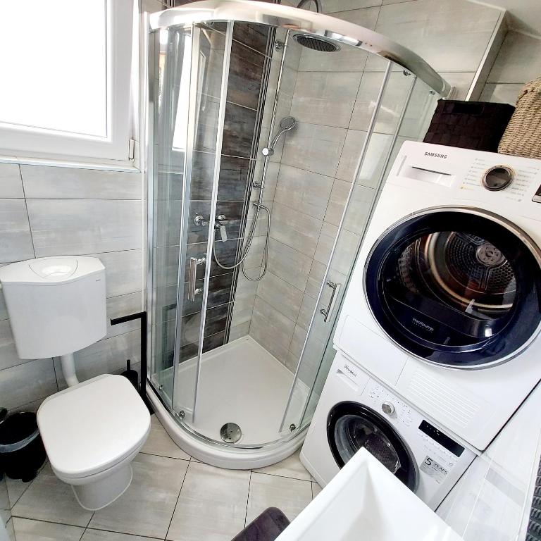 Kúpeľňa v ubytovaní Luxury Garden Penthouse *MK*