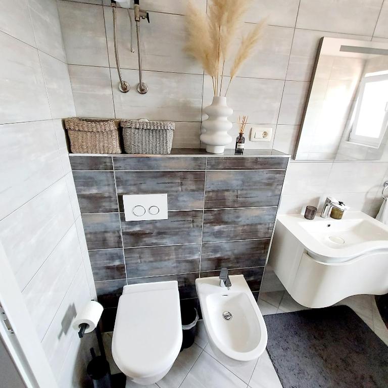 Kúpeľňa v ubytovaní Luxury Garden Penthouse *MK*