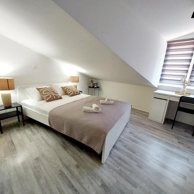 Posteľ alebo postele v izbe v ubytovaní Luxury Garden Penthouse *MK*