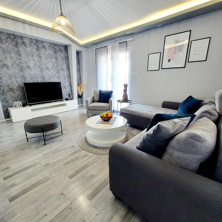 Posedenie v ubytovaní Luxury Garden Penthouse *MK*