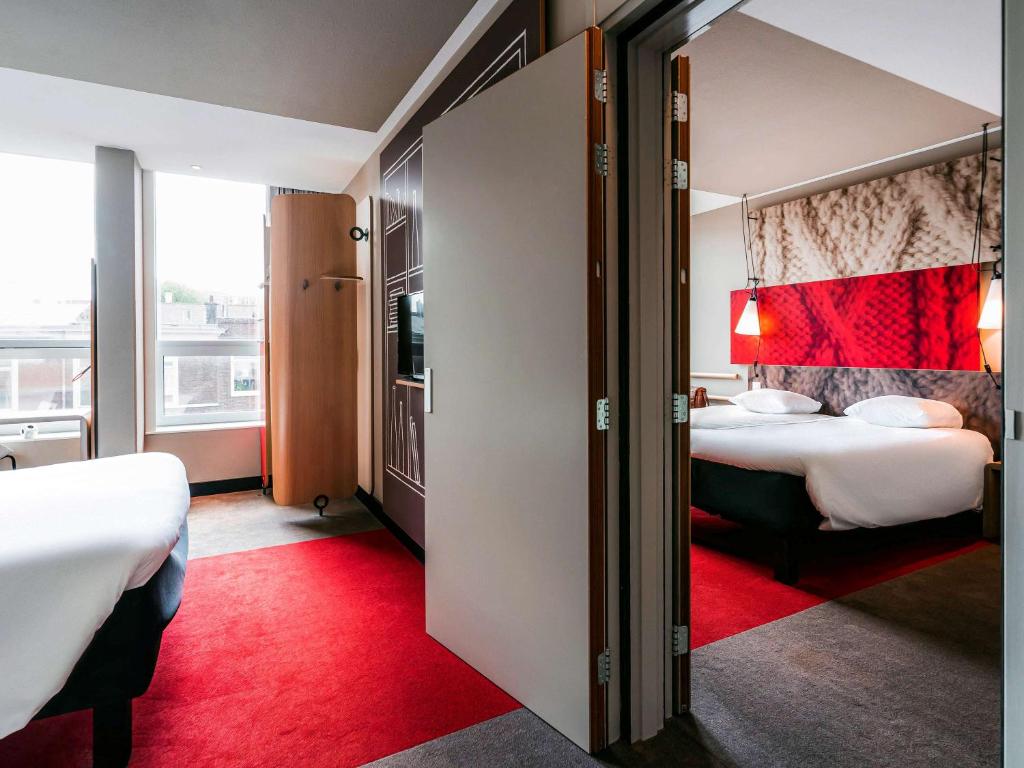 Postel nebo postele na pokoji v ubytování Ibis Den Haag City Centre