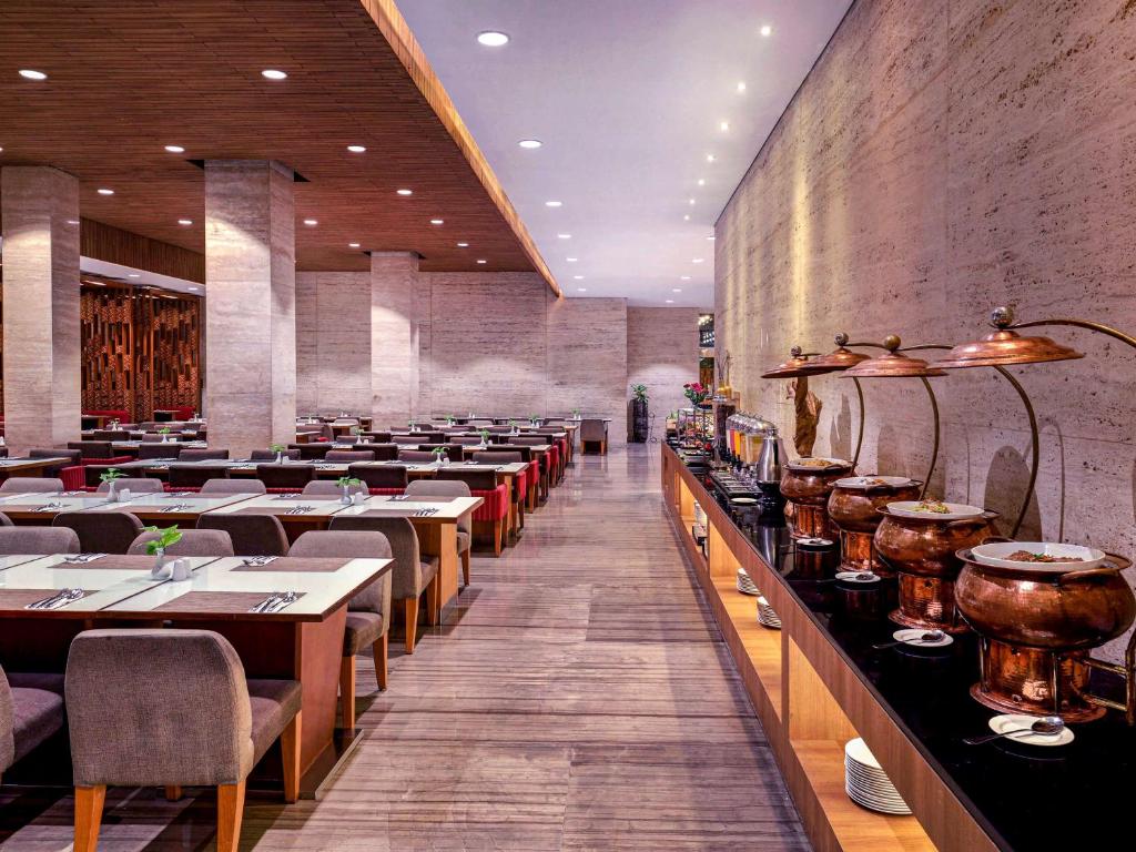 Restaurace v ubytování Grand Mercure Jakarta Harmoni