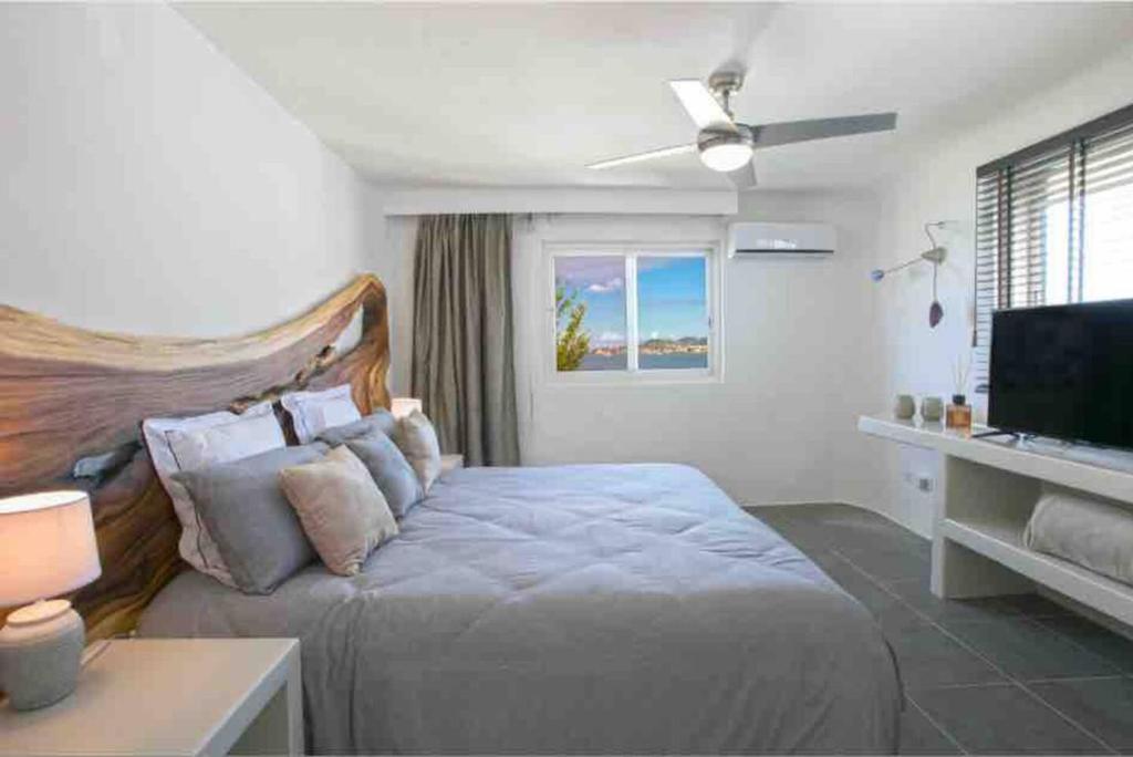 Luxury Villa in Lowlands, Sea View photo photo 6