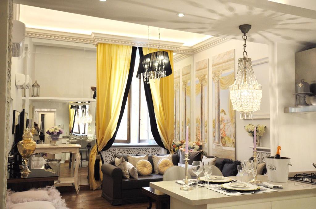 A restaurant or other place to eat at The Right Place 4U Roma Savelli Boutique Apartment