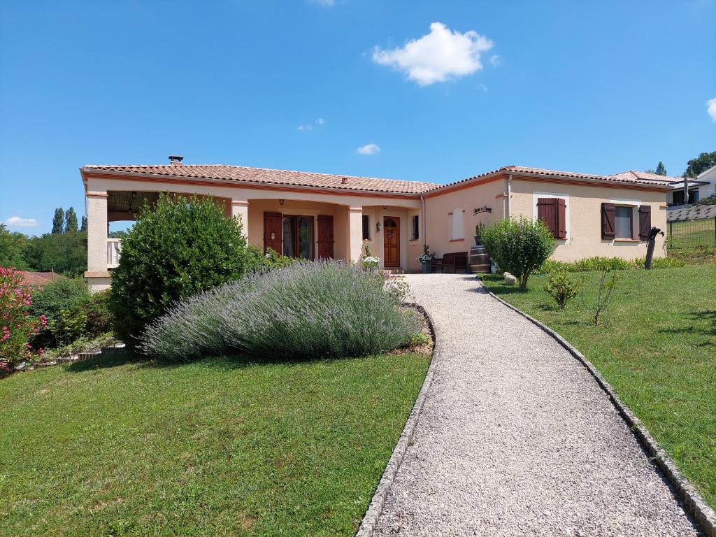 a house with a pathway in front of it at Aux Trois Mûriers in Villeneuve-sur-Lot