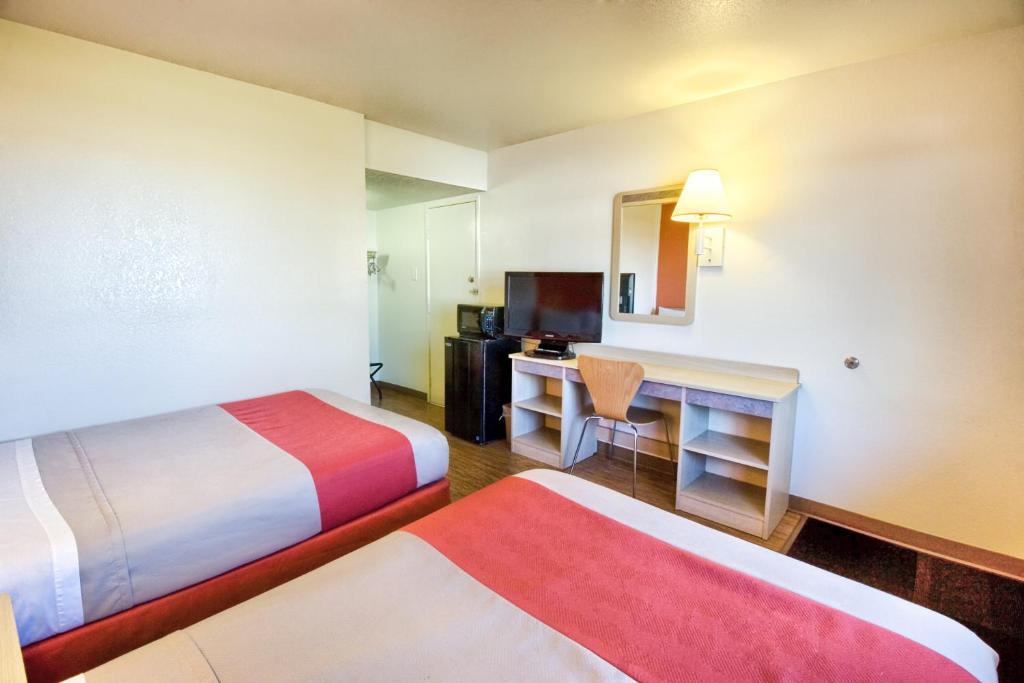Postel nebo postele na pokoji v ubytování Motel 6-Pendleton, OR