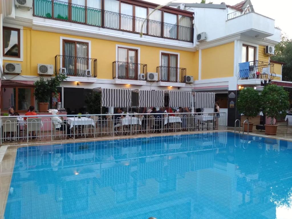 Bazén v ubytování Hotel Barlas Fethiye nebo v jeho okolí