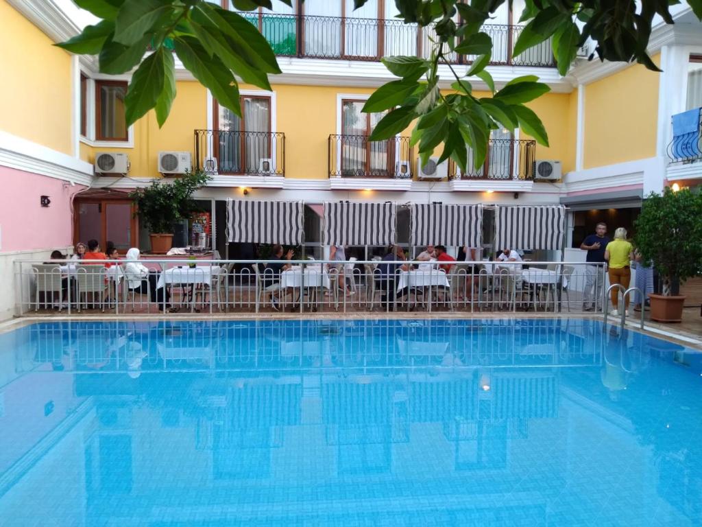 Bazén v ubytování Hotel Barlas Fethiye nebo v jeho okolí