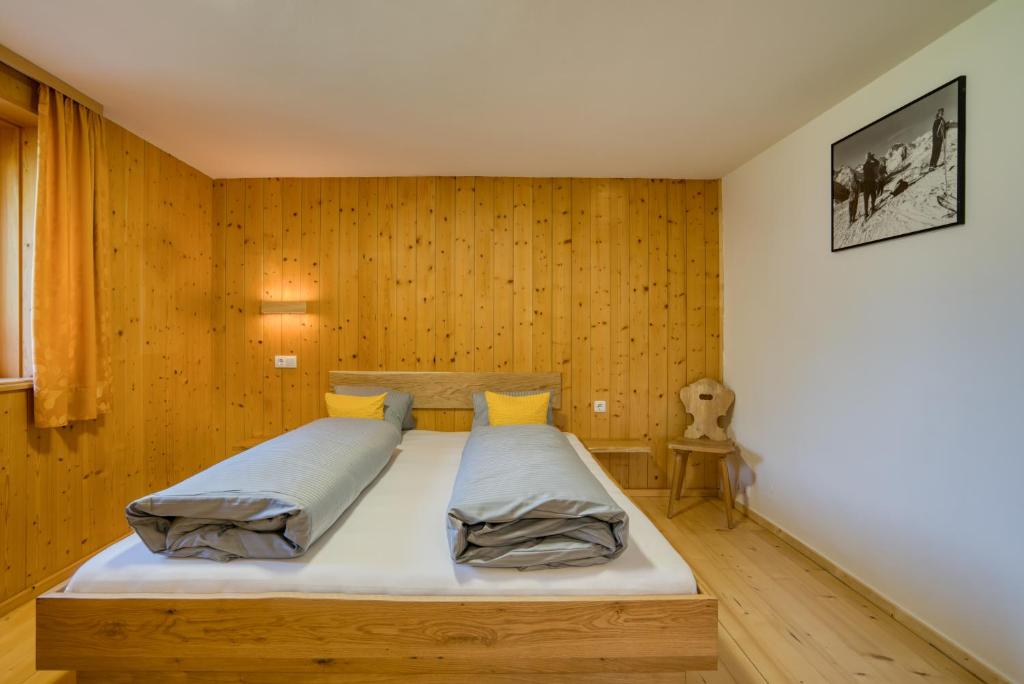 Una cama o camas en una habitación de HUS24