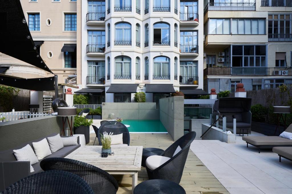 Bazén v ubytování Catalonia Passeig de Gràcia 4* Sup nebo v jeho okolí
