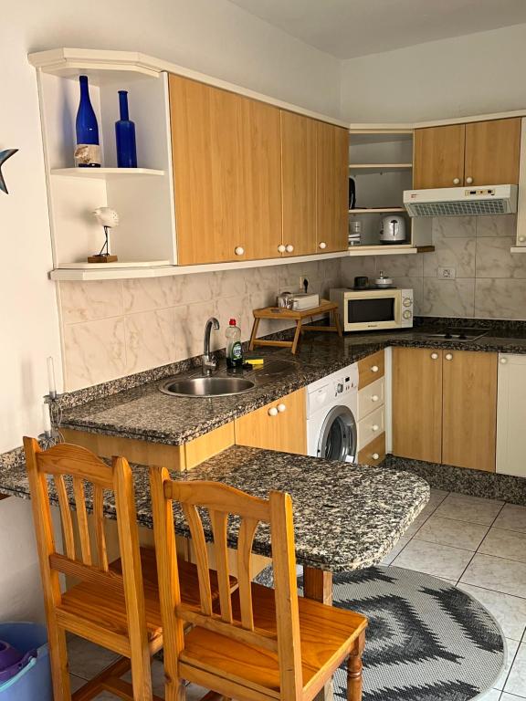 Η κουζίνα ή μικρή κουζίνα στο CORNELIA´S HOME 5A cozy apartament