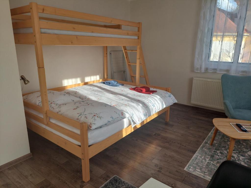 Postel nebo postele na pokoji v ubytování Apartmány U Mariánské kaple