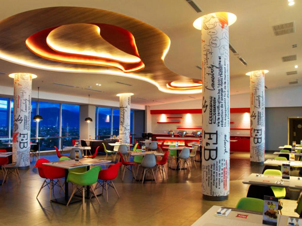 Restaurace v ubytování Ibis Padang