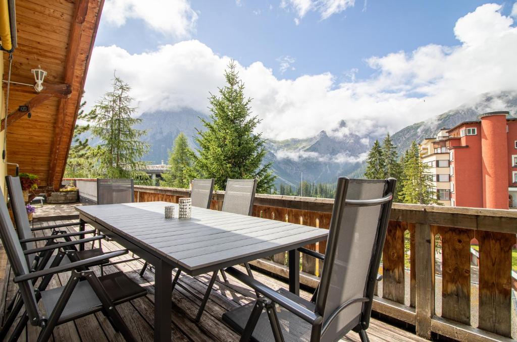 Zentrale Penthouse im Haus Padrun - Appartamento