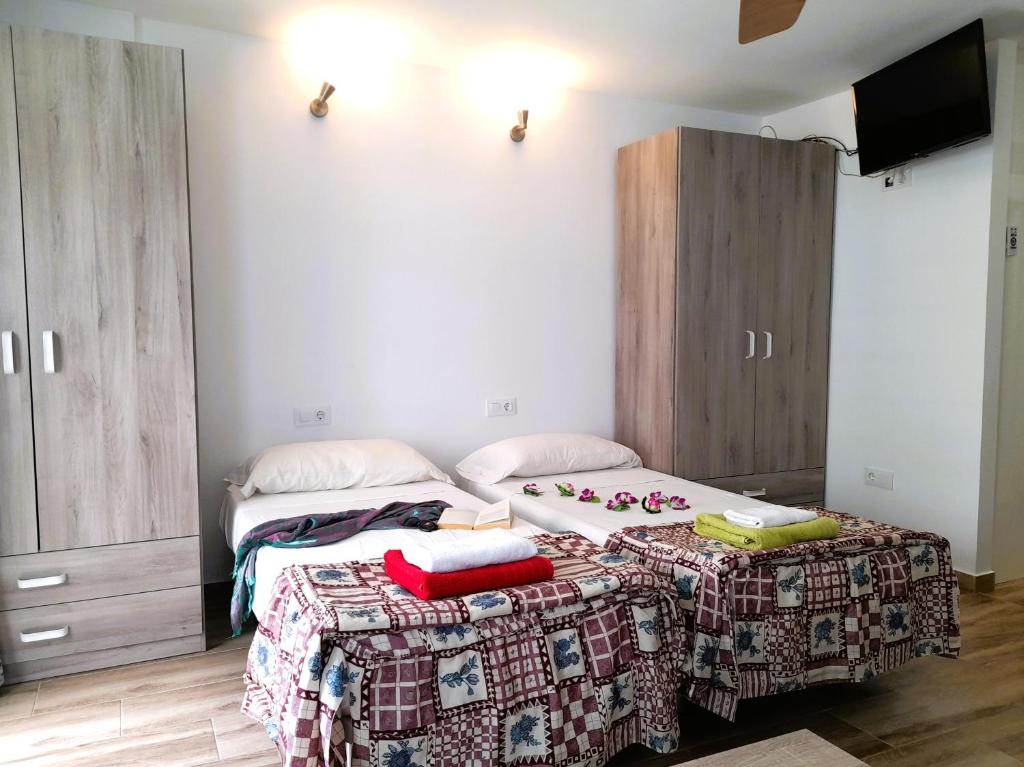 Postel nebo postele na pokoji v ubytování OLYMPIA, OCEAN VIEW 111