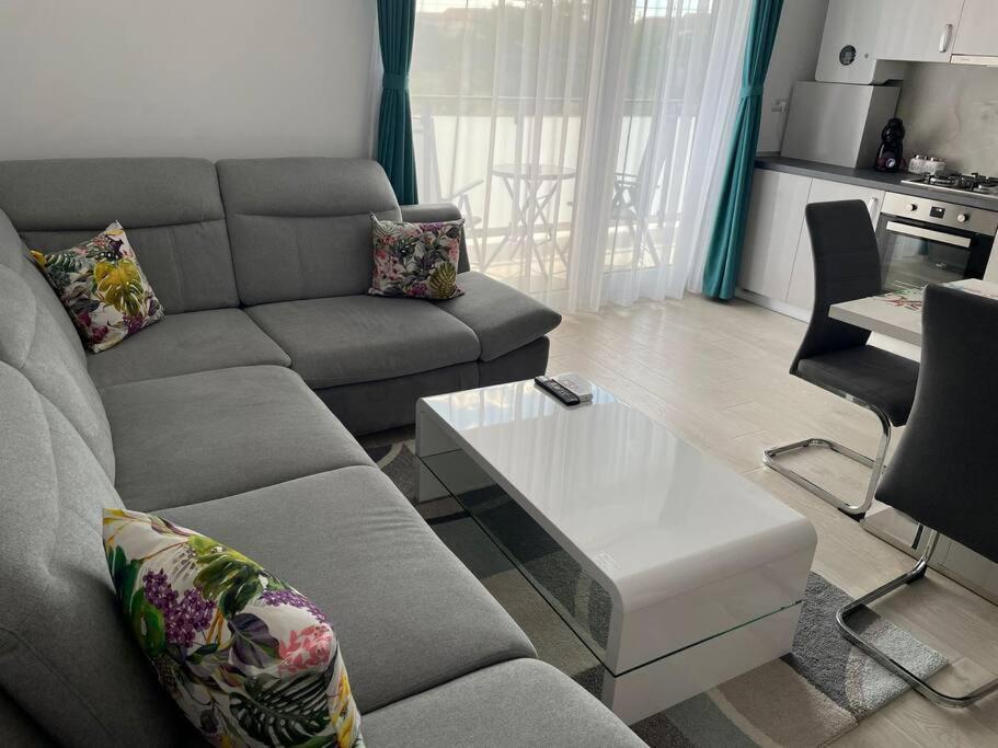 Posezení v ubytování REBREANU RESIDENCE LUX APARTMEN