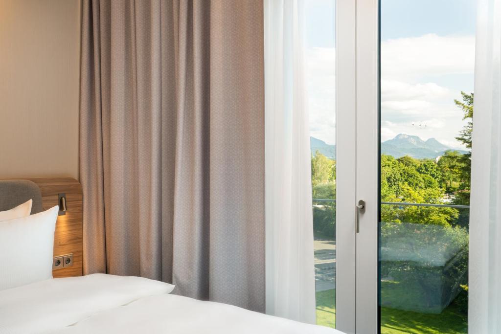 Holiday Inn Express - Rosenheim by IHG - Standaard Queen Kamer Met Uitzicht Op De Bergen