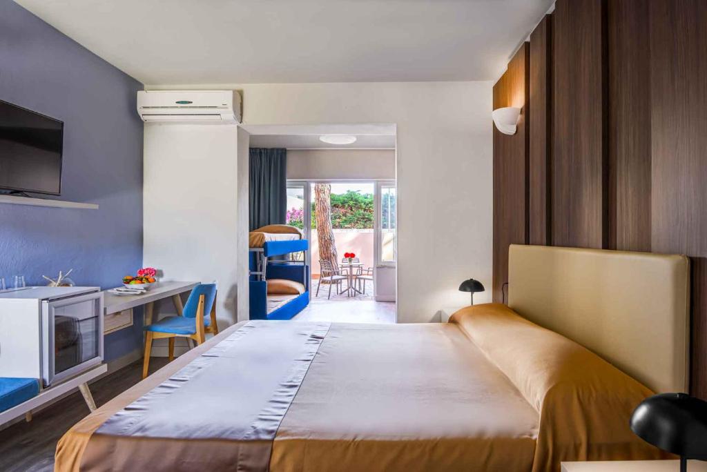 Posteľ alebo postele v izbe v ubytovaní Hotel Riva del Sole