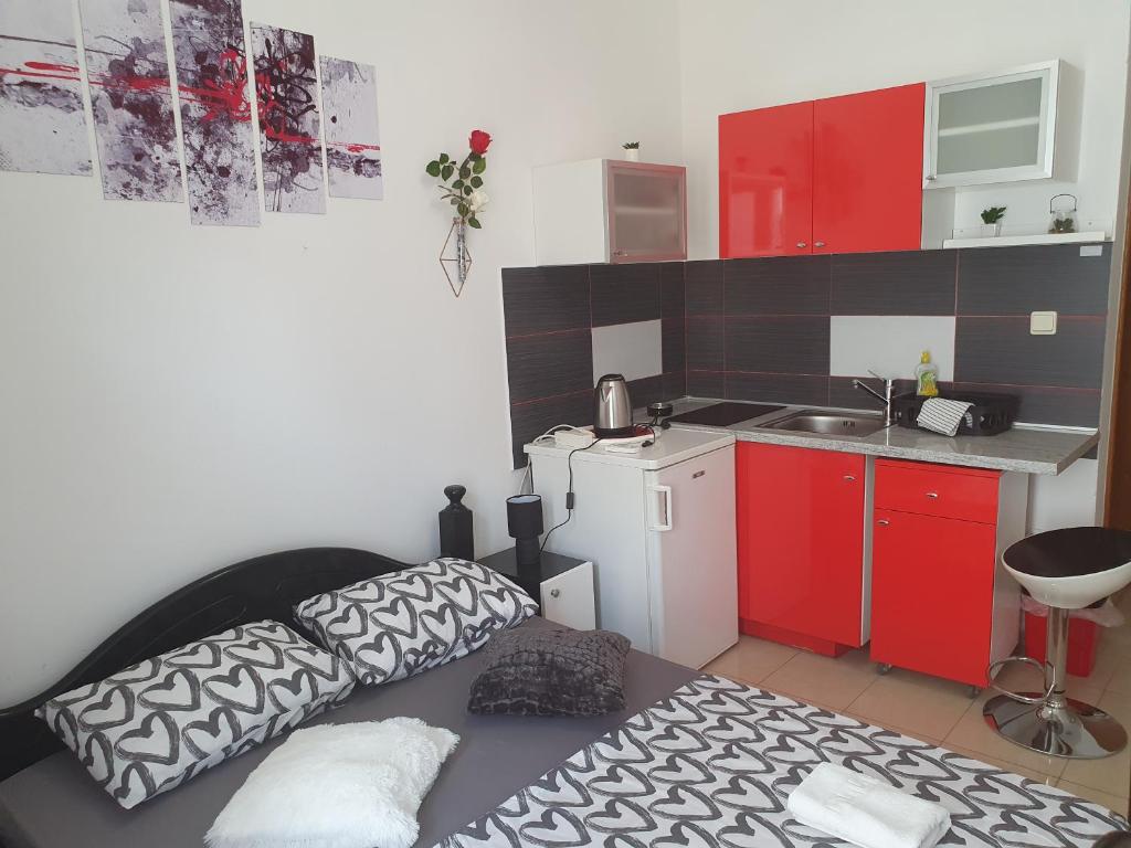 Kuchyňa alebo kuchynka v ubytovaní Studio Apartmani Ivanda