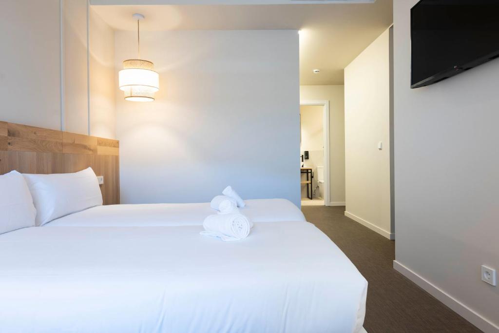 Letto o letti in una camera di URBAIA ROOMS