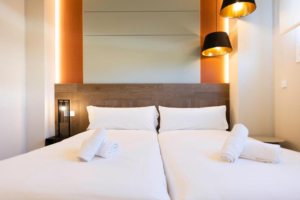 Letto o letti in una camera di URBAIA ROOMS