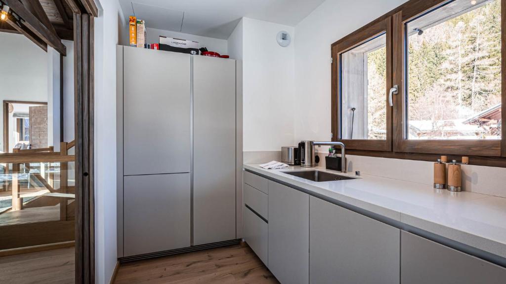 Kuchyňa alebo kuchynka v ubytovaní Chalet Etoile