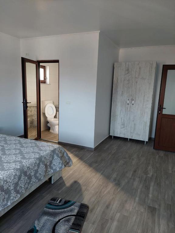 Postel nebo postele na pokoji v ubytování ALBDEVARA MAR SRL