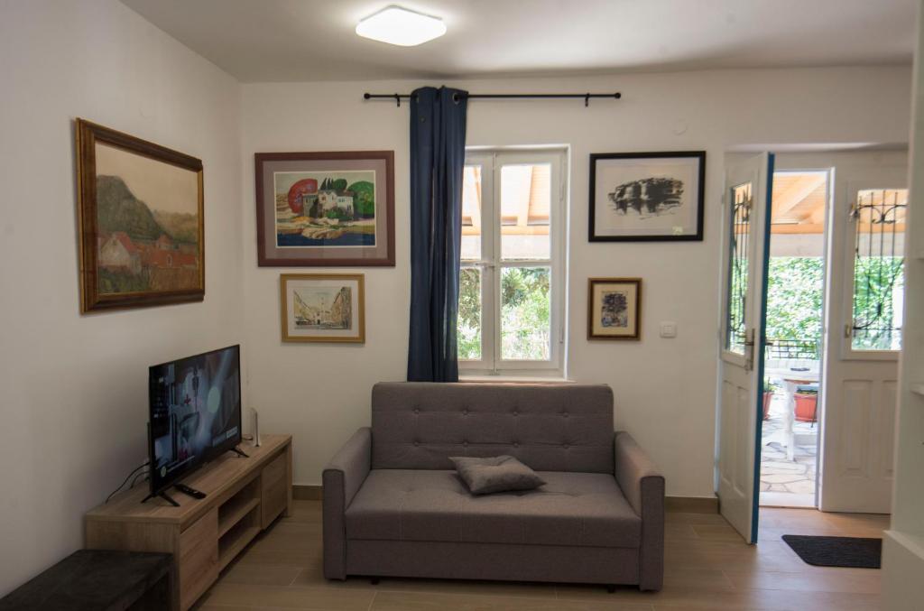 TV a/nebo společenská místnost v ubytování Studio apartman ROZA