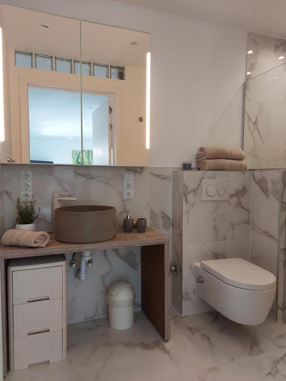 Koupelna v ubytování NIDO DEL AMOR deluxe 1a linéa Terraza Indoorpool Wifi Aire Netflix 10 metros a Cala del Pino