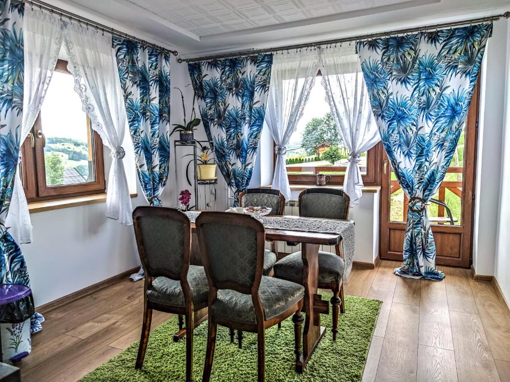 Posedenie v ubytovaní Szostak Apartament