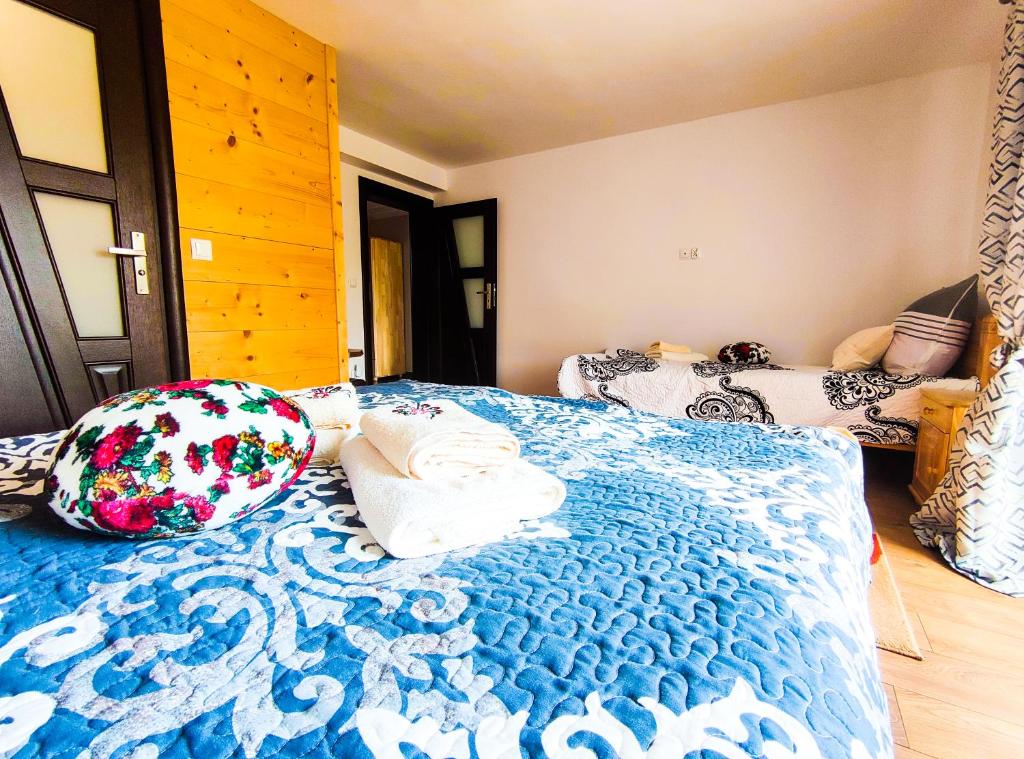 Posteľ alebo postele v izbe v ubytovaní Szostak Apartament
