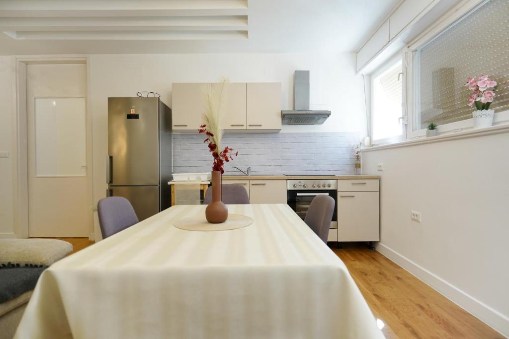 Kuchyň nebo kuchyňský kout v ubytování Aurora Apartment Zadar