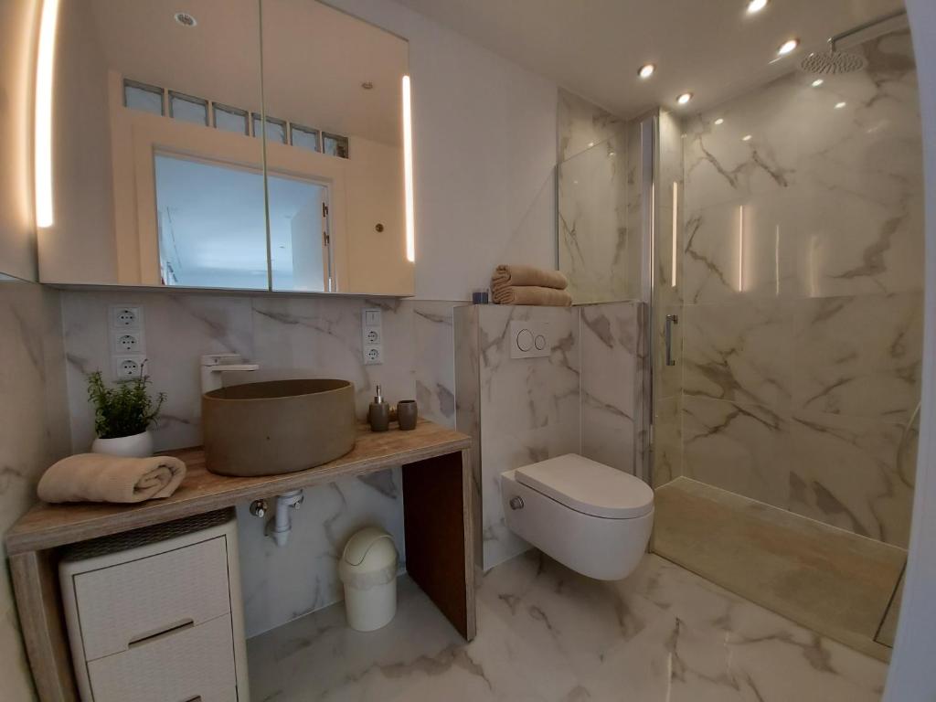 Koupelna v ubytování NIDO DEL AMOR deluxe 1a linéa Terraza Indoorpool Wifi Aire Netflix 10 metros a Cala del Pino