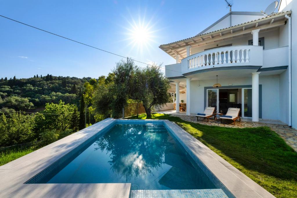 Bazén v ubytování Playia Villas III nebo v jeho okolí