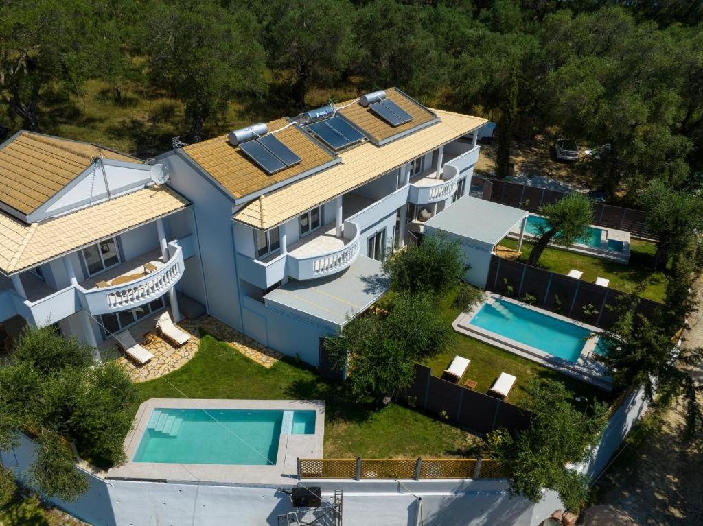 Bazén v ubytování Playia Villas III nebo v jeho okolí