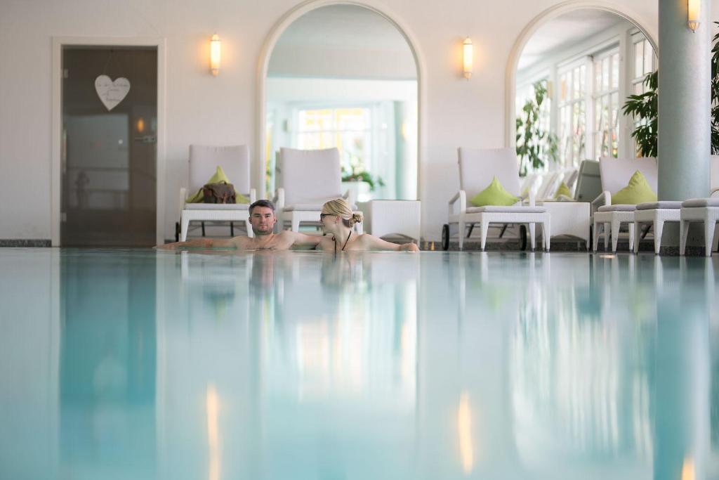 Bazén v ubytování Wellnesshotel Ludinmühle nebo v jeho okolí