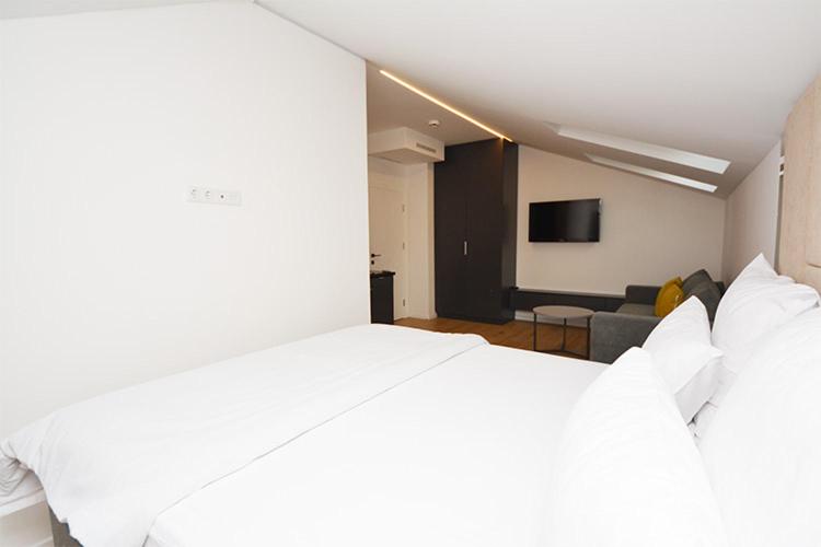 Miss Saray - 