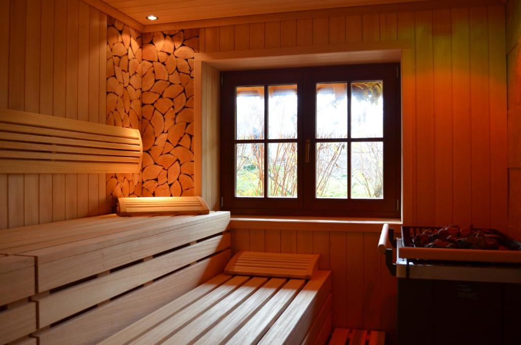 Postel nebo postele na pokoji v ubytování Wellnesshotel Ludinmühle