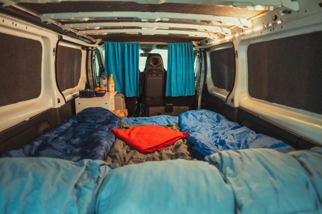 Postel nebo postele na pokoji v ubytování Rent Campervans