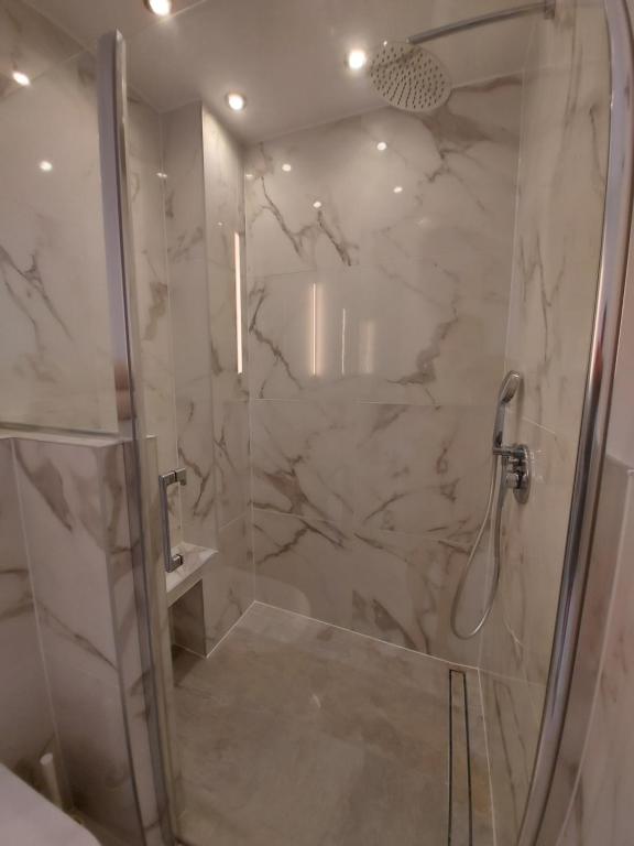 Koupelna v ubytování NIDO DEL AMOR deluxe 1a linéa Terraza Indoorpool Wifi Aire Netflix 10 metros a Cala del Pino