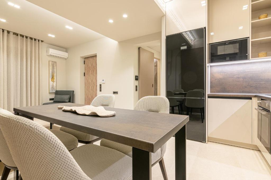 Kuchyňa alebo kuchynka v ubytovaní Vedi Town Luxury Apartment