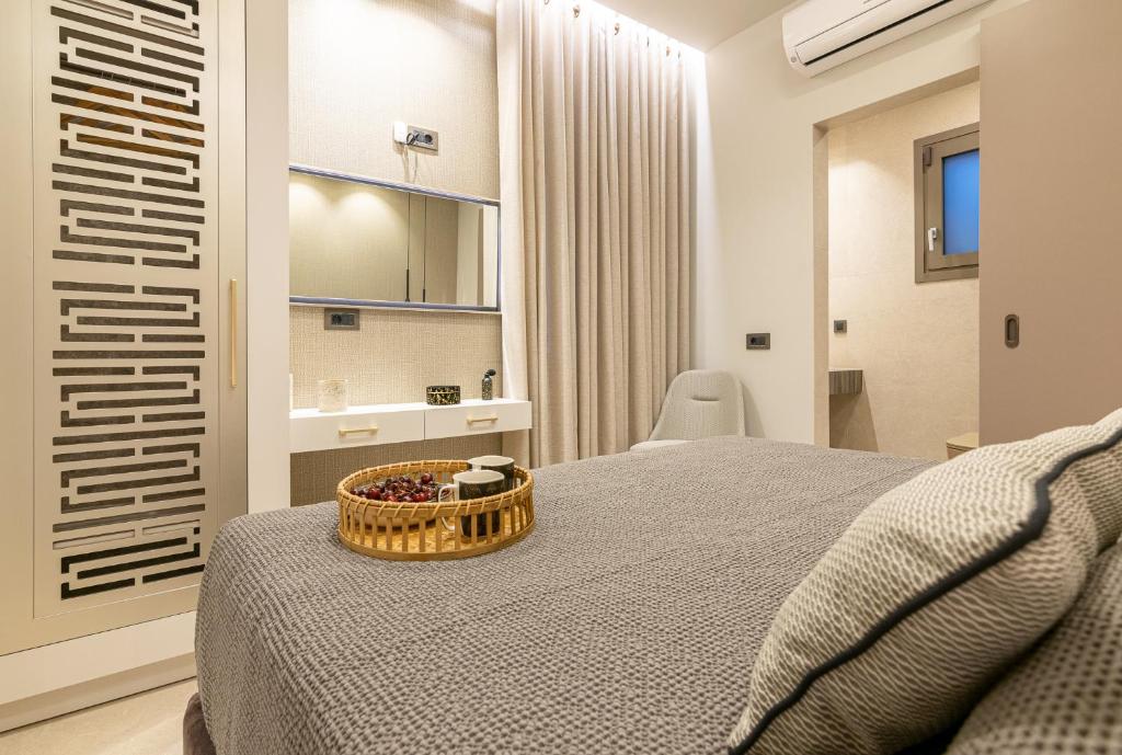 Posteľ alebo postele v izbe v ubytovaní Vedi Town Luxury Apartment