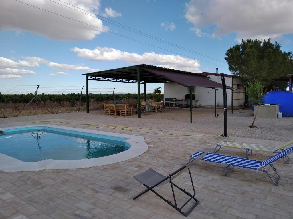 The swimming pool at or close to La Venta de las Estrellas Casas Rurales