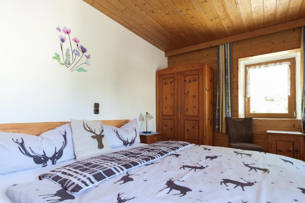 Postel nebo postele na pokoji v ubytování Gasthof zur Post - Hauserwirt