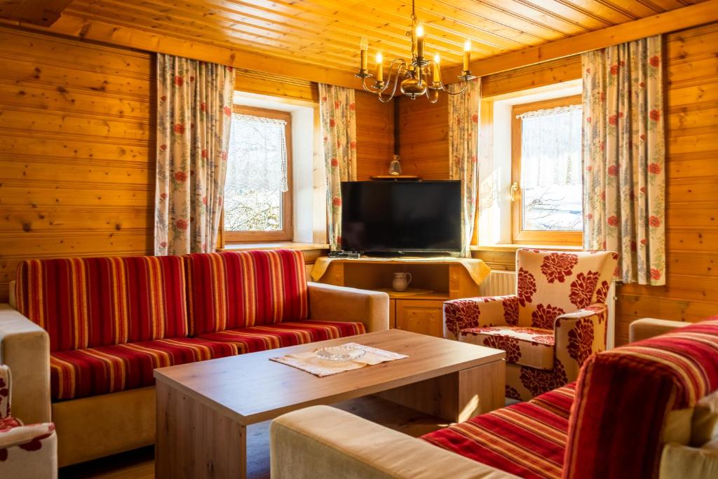 TV a/nebo společenská místnost v ubytování Gasthof zur Post - Hauserwirt