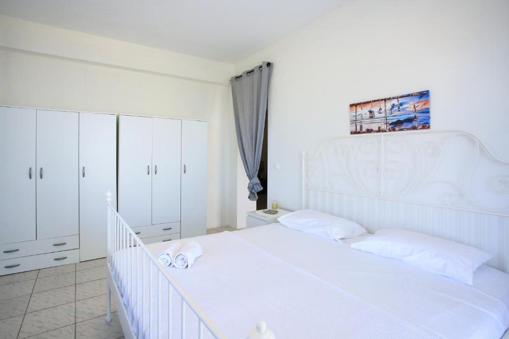 Posteľ alebo postele v izbe v ubytovaní Villa With 180 degree Sea View - Sleeps 2-6